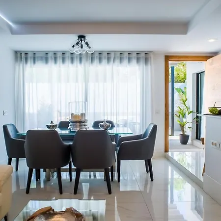 Holidayvilla Sunrise, Piscina, Bbq, Wifi, Gym, Villa Corralejo
